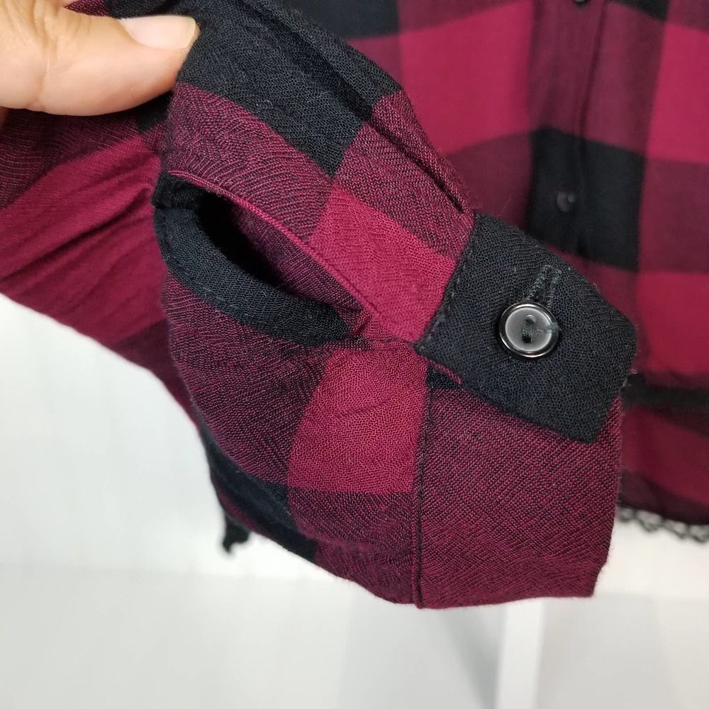 Love On‎ A Hanger Plaid Crochet Trim Tulip Back Top - Picture 6 of 8